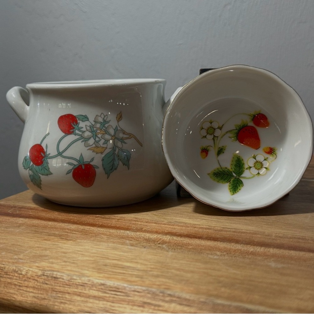 Ceramic Strawberry Serving Bowl and Dish - White with Red Strawberry Motif - Picture 2 of 13